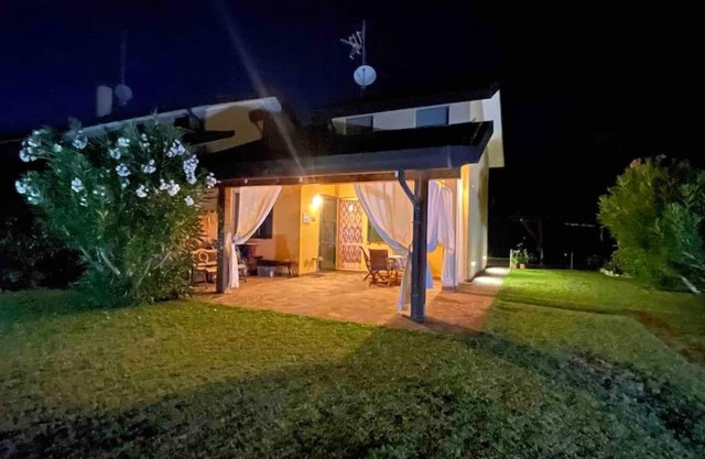 Villa con porticato sul prato