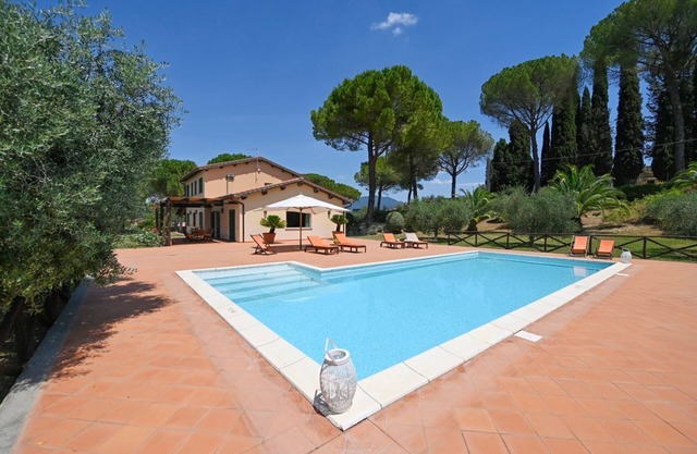 Villa Conconi - Four Bedroom Villa, Sleeps 8