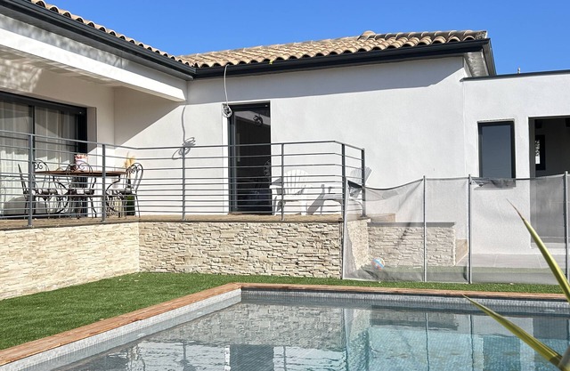 Villa Contemporaine Avec Piscine !