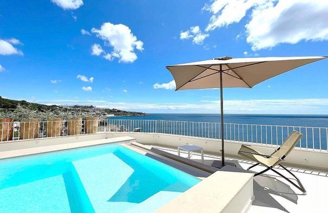 Villa Core: A bright and sunny independent house which faces the sun and the sea, with Free WI-FI.