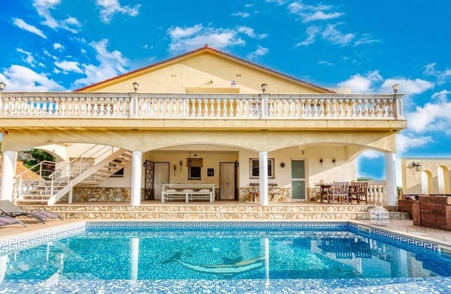 Villa "Costacabana - Villa Madonna", Mountain View, Terrace, Private Pool & Wi-Fi
