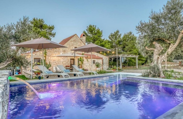 Villa 'Cottage Romantico with Pool' with Private Pool, Wi-Fi and Air Conditioning