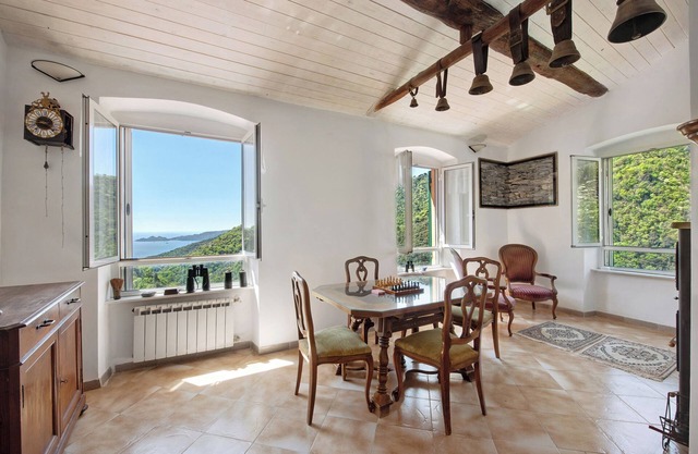 Villa 'Cottage with Sea View' near the Sea with Garden