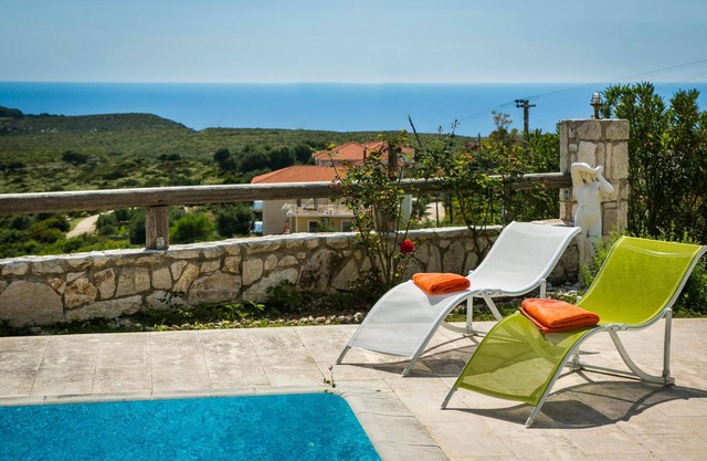 Villa 'Country Atheras' with Sea View, Wi-Fi and Air Conditioning