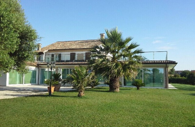 Villa Country house with seperated apartments