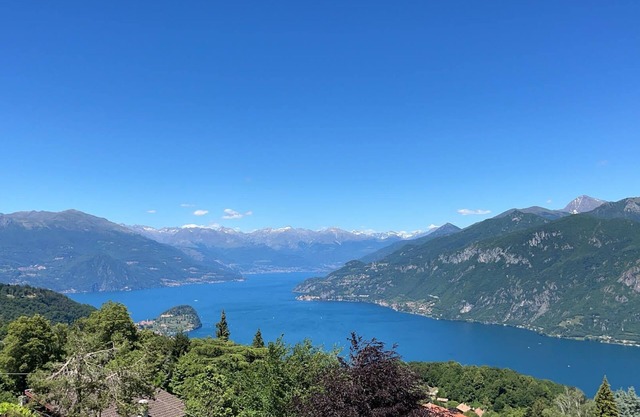 Villa D'ALBA with spectacular views of the mountains and Lake Room with balcony