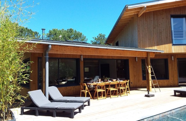 Villa d architecte neuve en bois proche plage