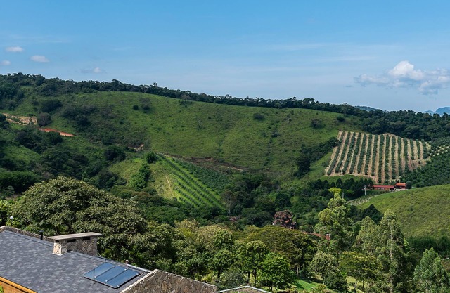 Villa de Alto Padrão com Vista Deslumbrante com Piscina Aquecida e Sauna