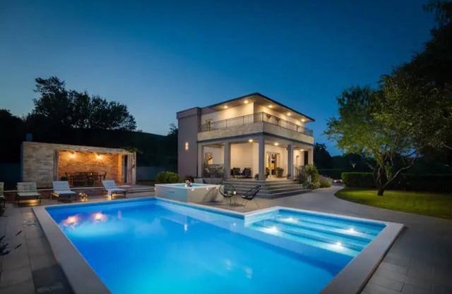 Villa Dali – Private Pool & Jacuzzi, Near Split