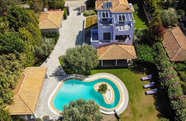Villa Dalousa Retreat - 5 min to the beach nprivate pool/jacuzzi spa