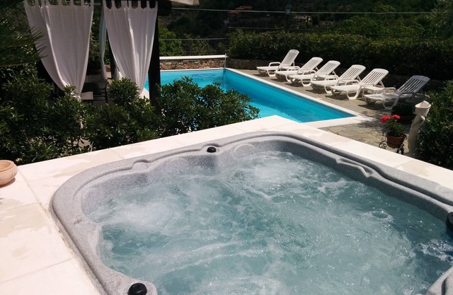 Villa Daphne Pool and Jacuzzi near the sea and Portofino citra 010002-LT-0001