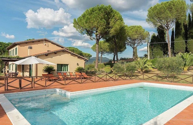 Villa Darlena: A splendid and luminous two-story villa surrounded by meadows and by green hills, with Free WI-FI.
