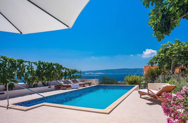 Villa Dasianda - only 90 m from the beach, private 30msq heated pool