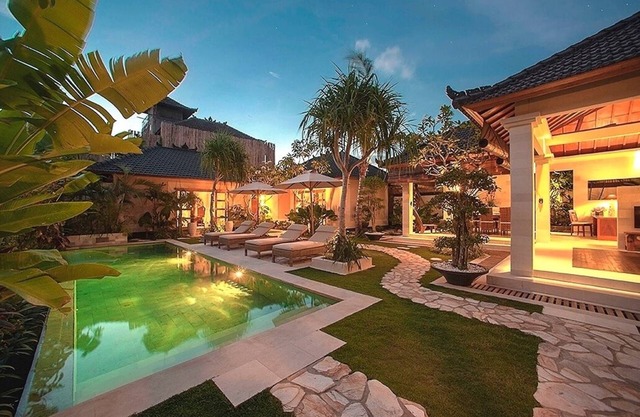 Villa Dayak Bali, a luxury tropical resort in the heart of Seminyak