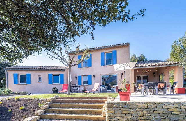 Villa de Charme Face au Ventoux, à 1km du Village Avec Piscine Chauffée