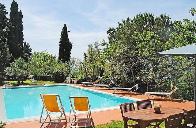 Villa del Nibbio: A characteristic and welcoming two-story age-old farm house located in an isolated position, on the slopes of a hill which is covered with olive groves, with Free WI-FI.