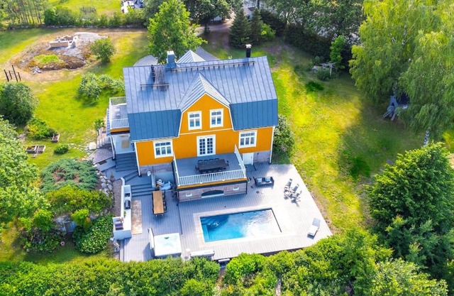 Villa Degerby - 330m2 Lux Manor w/Heated Pool, Spa