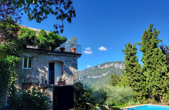 Villa degli Archi, Private pool, mountain views, WIFI, 3 terraces, mature garden
