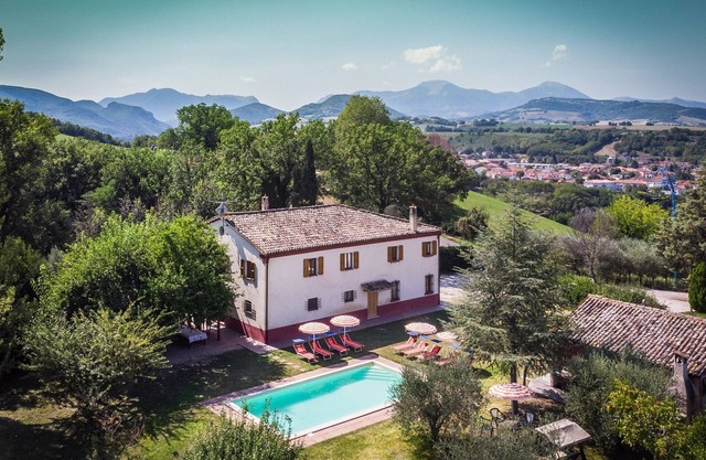 Villa dei Sapori with pool in the rolling hills of Marche, 45 minutes from the Adriatic Coast