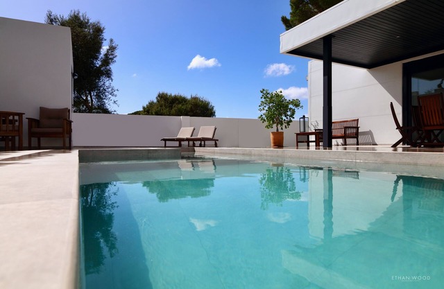 Villa del Fresno with pool and parking