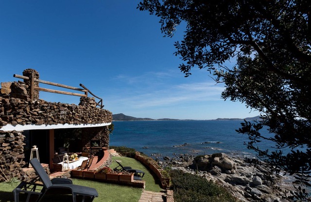 Villa del Riso, overlooking the sea