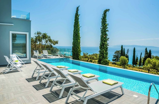 Villa Della Luna - Three Bedroom Villa, Sleeps 6