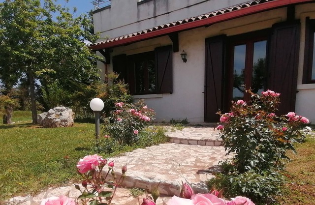 "Villa delle Rose" with Pool, Garden, Terrace & Wi-Fi