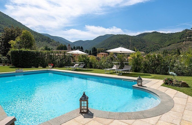 Villa delle Viole: An elegant and welcoming two-story apartment that is part of a villa immersed in a splendid landscape, in a lovely little hamlet, with Free WI-FI.
