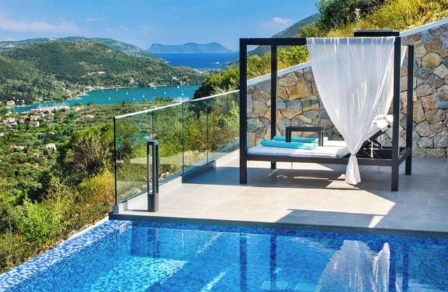 Villa "Desun Suites Green" with Private Pool, Sea View and Garden