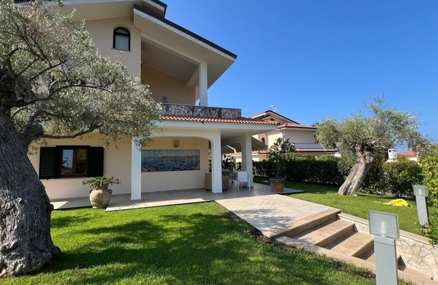Villa 'Diamante' with Sea View, Wi-Fi and Air Conditioning