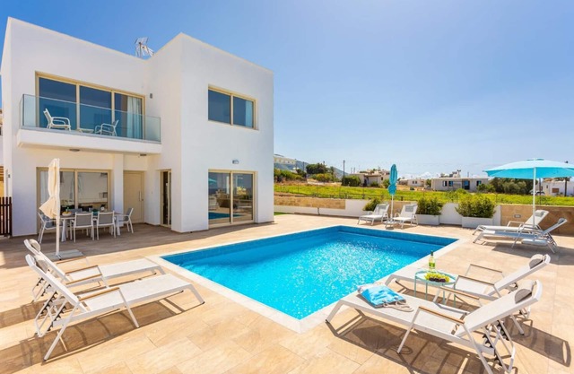 Villa Diana Seaside - Four Bedroom Villa, Sleeps 8