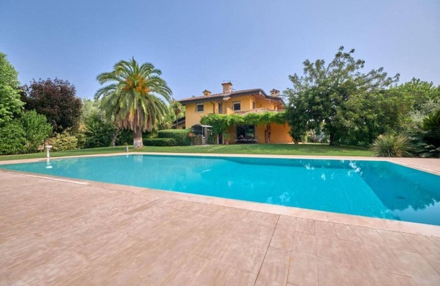 Villa Diletta - Private Pool - Walk to Lake