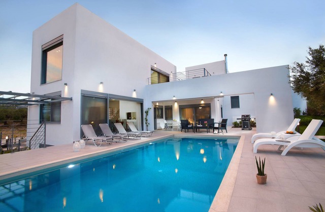 Villa Dimitra is located in a beautiful peaceful location on West Crete.