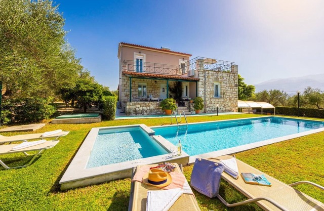Villa Dimitris - Three Bedroom Villa, Sleeps 6