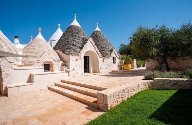 Villa 'Dimora Dormio' with Private Pool, Wi-Fi and Air Conditioning