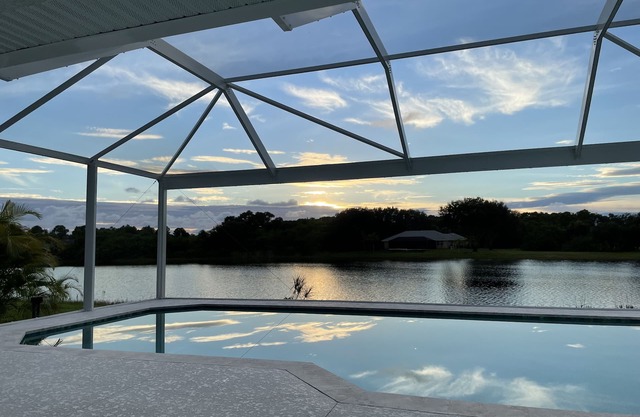 Villa directly at the lake, lots of privacy, pool & deck to relax.