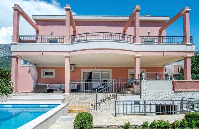 Villa Dita - with a pool close to Split