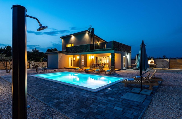 Villa Diva with pool and a quiet location