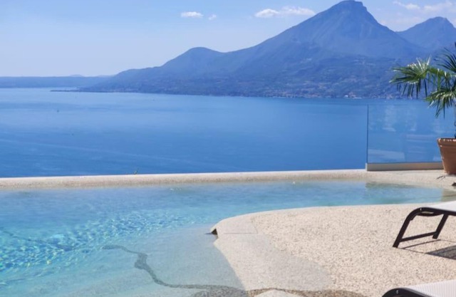 Villa Divina22-APT Armonia-Con Piscina e vista lago