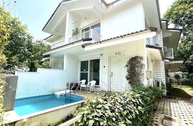Villa Divino - Chic Villa, private pool, terrace, WiFi, 5 mins drive to beach!