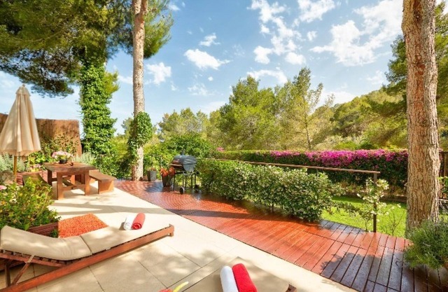 Villa 'Dorada' with Sea Views, Wi-Fi and Air Conditioning