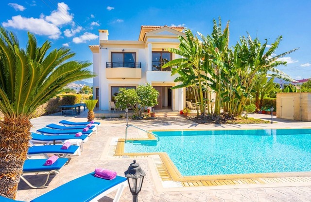 Villa Dora - Four Bedroom Villa, Sleeps 9