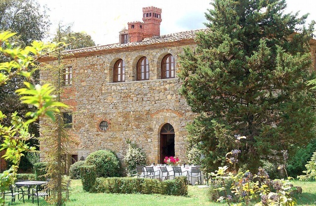 Villa Doralicia B: A characteristic and welcoming two-story historical villa surrounded by the greenery, with Free WI-FI.