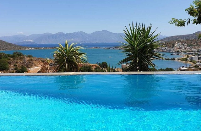Villa DORE, magnificent view of the sea and mirabello bay