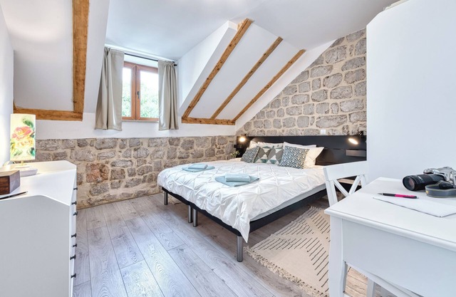 Villa Dovecote with Private Sauna, Jacuzzi & Gym