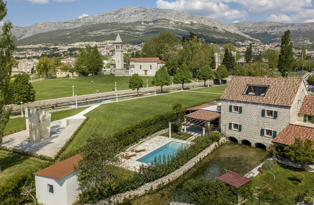 Villa Draga, Beautiful backyard paradise pool villa in Split-Dalmatia