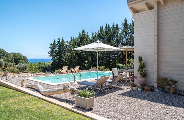 Villa 'Driftwood' with Sea View, Wi-Fi and Air Conditioning