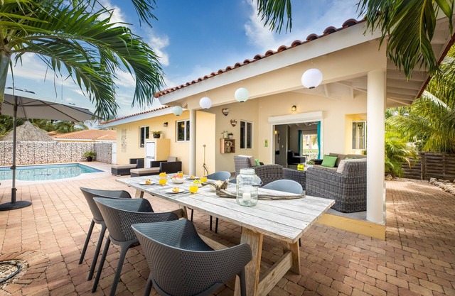 Villa Drumi Dushi with private pool, close to the beaches of Jan Thiel & Mambo
