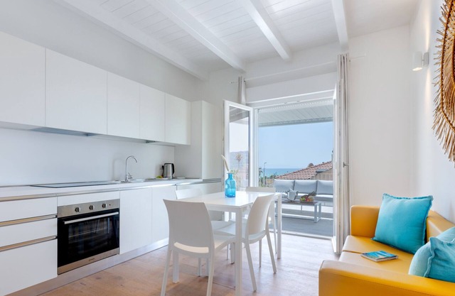 Villa Dubois - Two Bedroom Apartment, Sleeps 4
