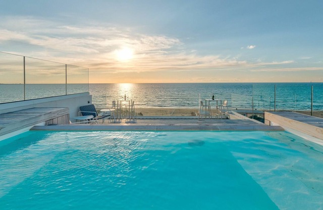 Villa Dune beach-front